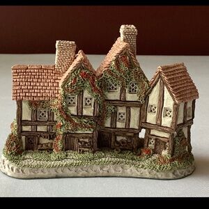 David Winter The Apothecarys Shop 1985